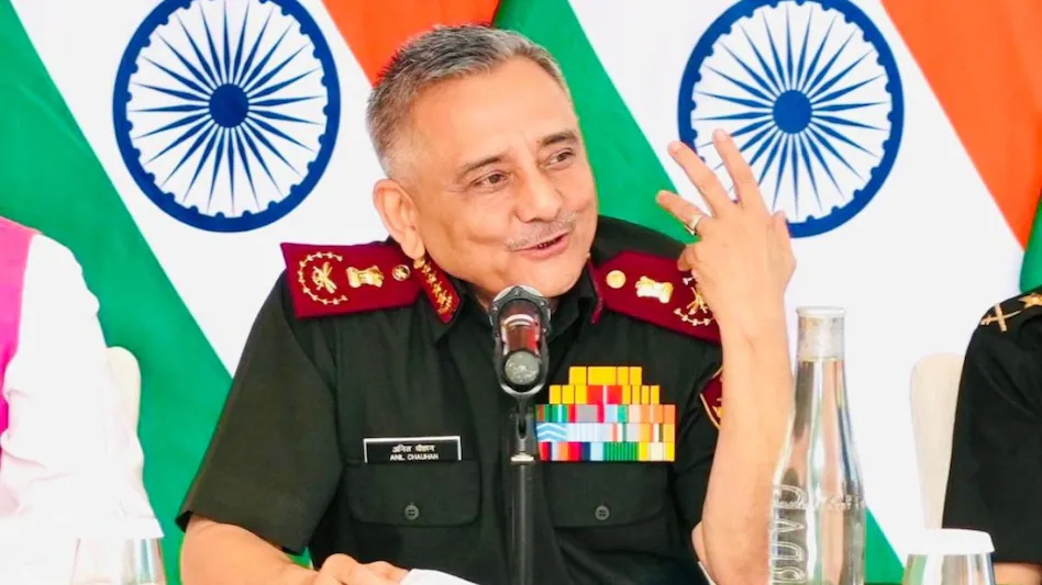 India defense strategy 2025: CDS जनरल अनिल चौहान का पाकिस्तान पर बड़ा बयान, कहा- “अब दूरी ही बेहतर रणनीति”