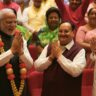 एनडीए बैठक में प्रधानमंत्री नरेंद्र मोदी को ऑपरेशन सिंदूर की सफलता पर सम्मानित करते हुए नेता