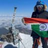 मुस्कान रघुवंशी माउंट एलब्रुस पर तिरंगा फहराते हुए