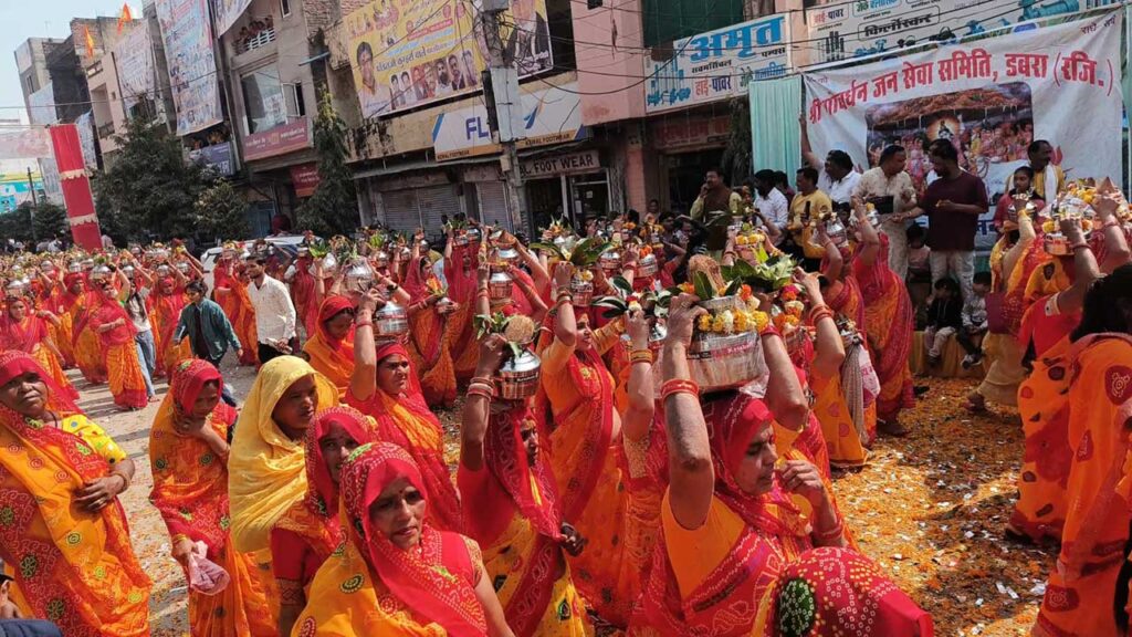 डबरा कलश वितरण हादसा: घायल महिलाओं से मिलने ग्वालियर अस्पताल पहुंचे नरोत्तम मिश्रा