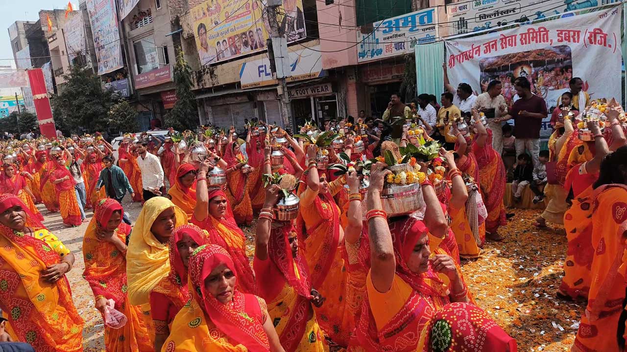 डबरा कलश वितरण हादसा: घायल महिलाओं से मिलने ग्वालियर अस्पताल पहुंचे नरोत्तम मिश्रा